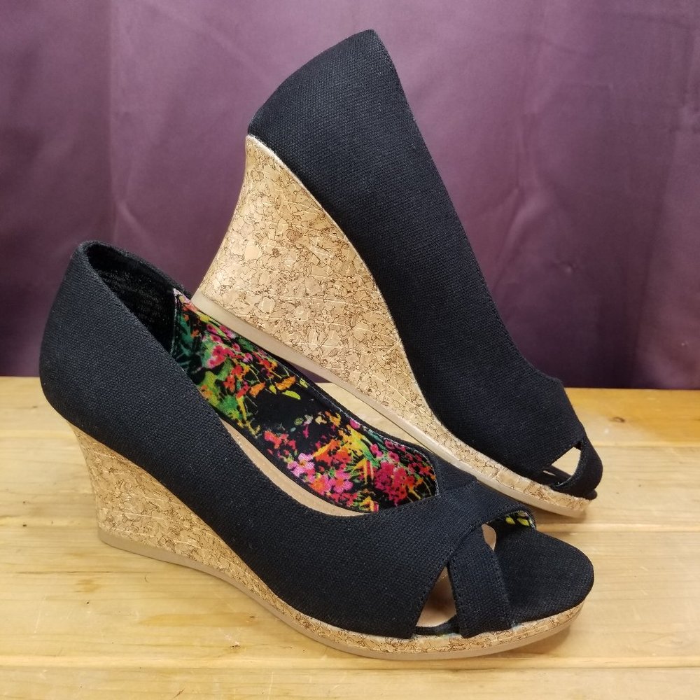 DexFlex Comfort Womens 7W Black Fabric Open Toe Cork Wedge High Heel Pumps